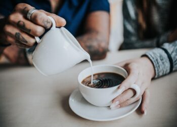 Exploring the World of Coffee: Traditional vs. Modern Brewing Techniques