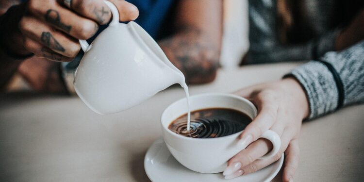 Exploring the World of Coffee: Traditional vs. Modern Brewing Techniques